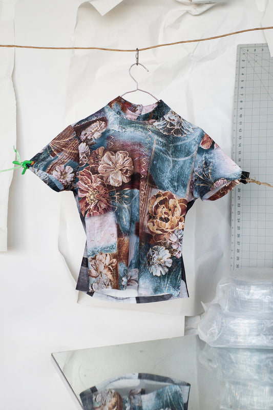 Short Sleeve Shirt w/ V Back, Flower