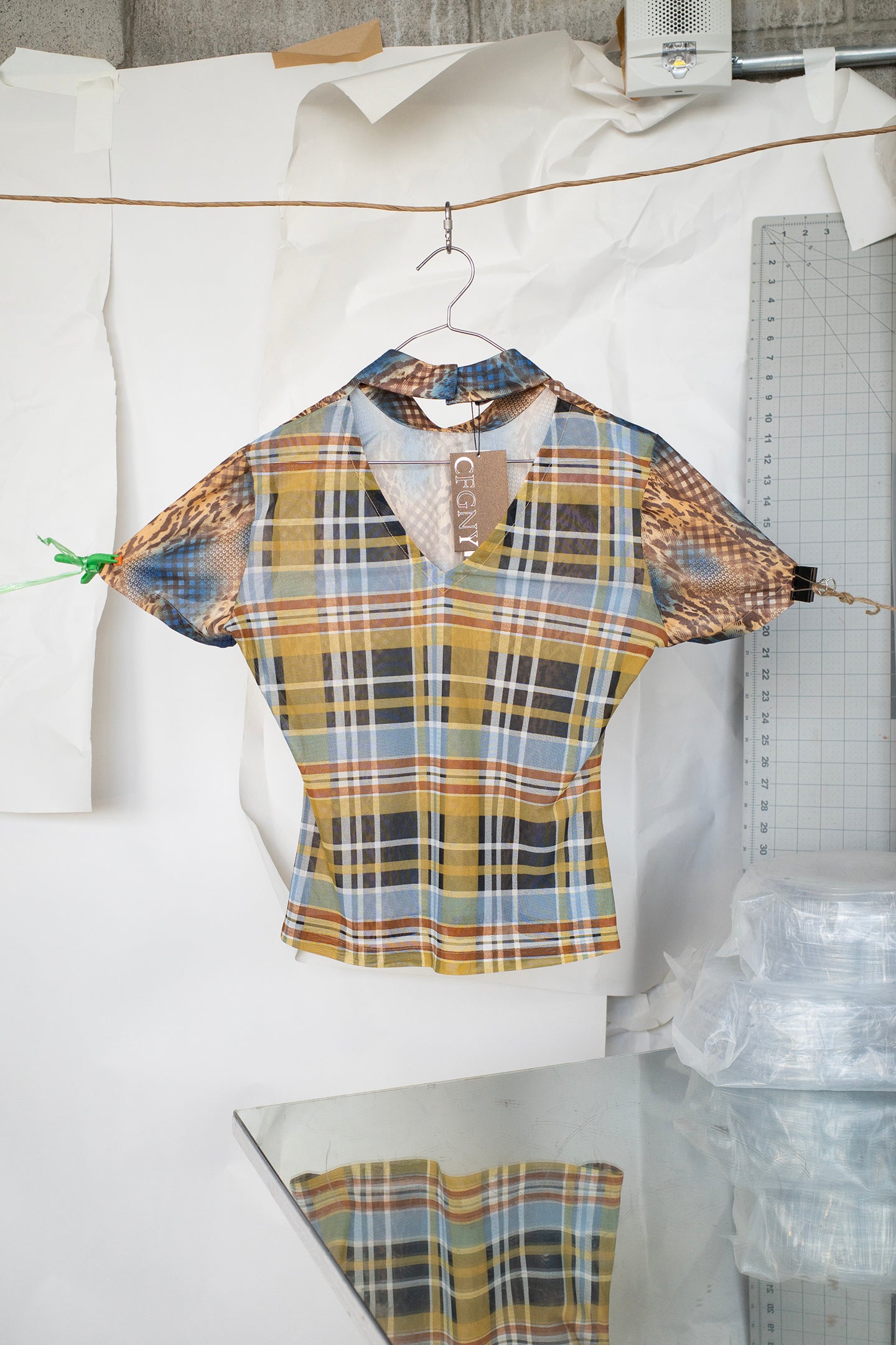 Short Sleeve Shirt w/ V Back, Leopard